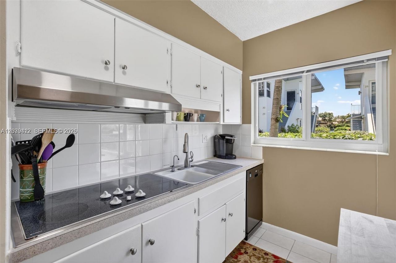 425 Bayshore Dr, Unit d-3, Fort Lauderdale, FL 33304 Photo