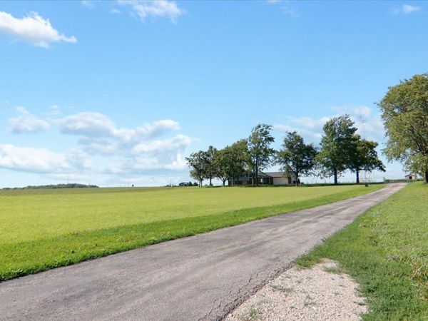 21184 ALLENTOWN Road, Pekin, IL 61554