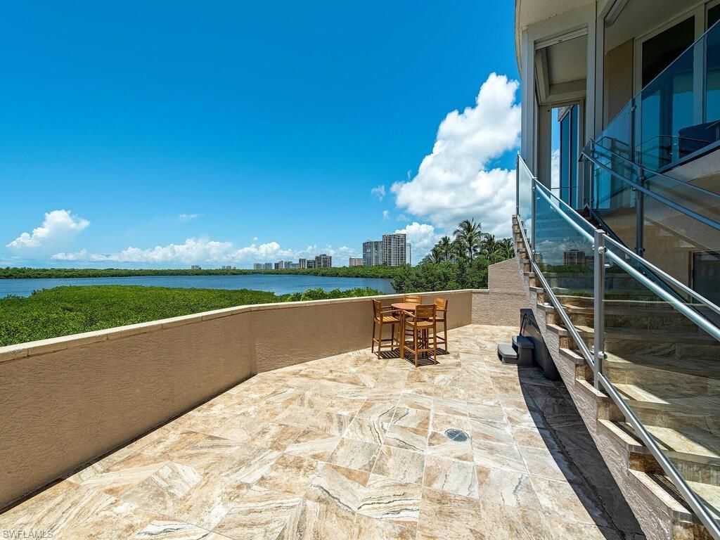 60 Seagate Dr , Unit 305, Naples, FL 34103 Photo