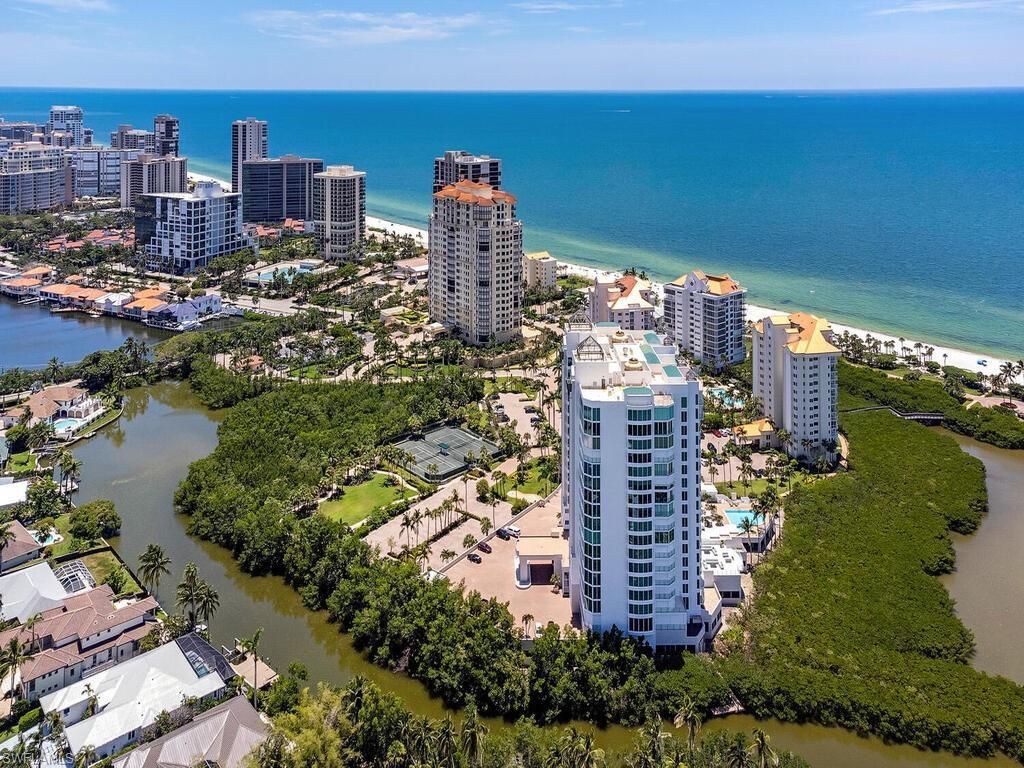 60 Seagate Dr , Unit 305, Naples, FL 34103 Photo