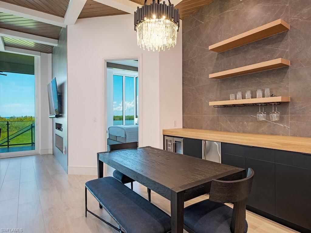 60 Seagate Dr , Unit 305, Naples, FL 34103 Photo