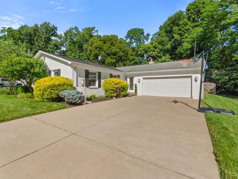 1173 Hawkstone Drive, Anderson Twp, OH 45230 Photo 2