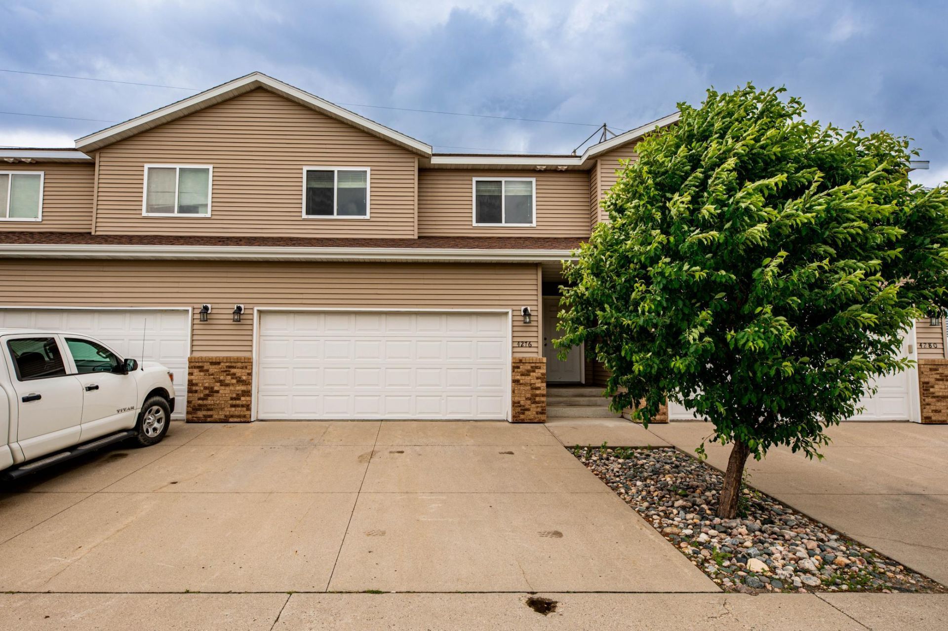 4276 Estate Drive S, Fargo, ND 58104 Main Photo