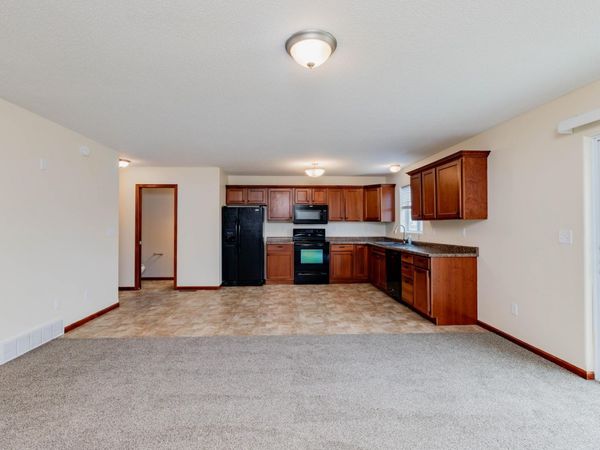 4276 Estate Drive S, Fargo, ND 58104