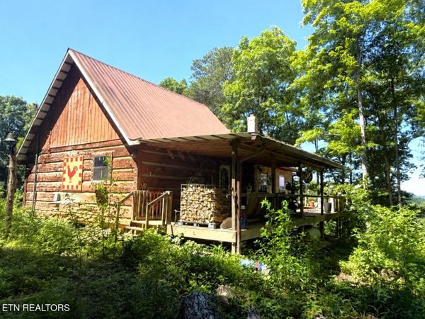 1040 Sturmhaben Way, Newport, TN 37821