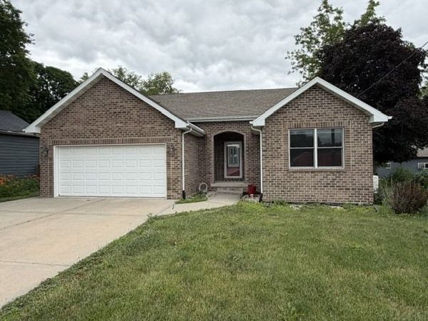 307 W Main Street , Gardner, IL 60424