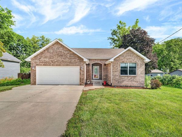 307 W Main Street, Gardner, IL 60424