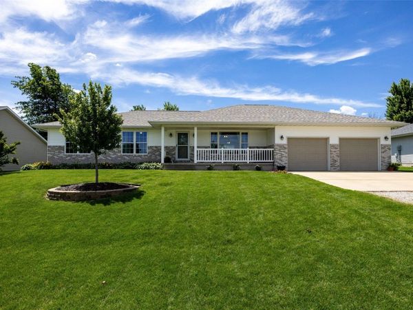 505 5th Street E, Newhall, IA 52315