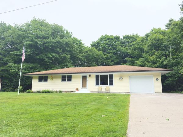 5957 S Diane AVE, Sault Ste Marie, MI 49783