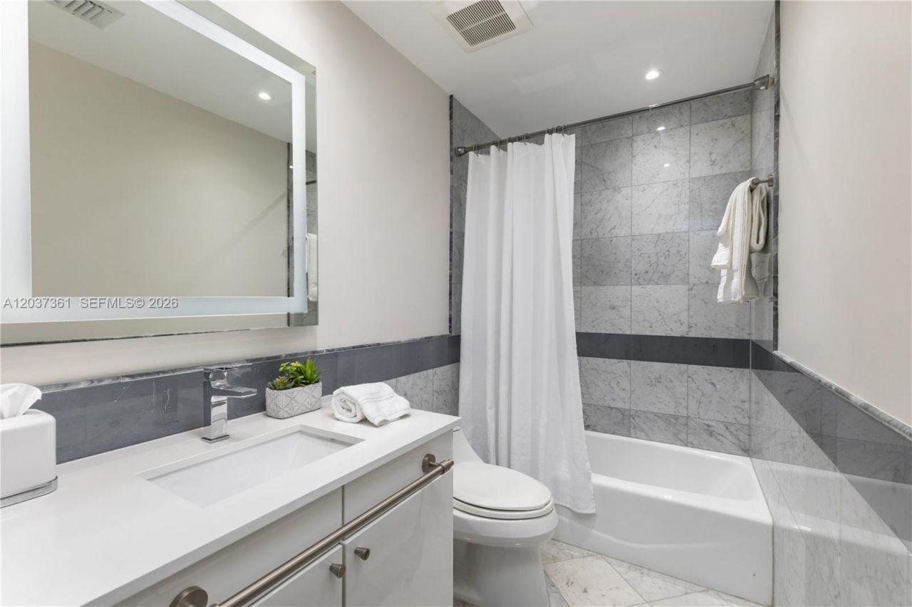 520 West Ave , Unit 2004, Miami Beach, FL 33139 Photo