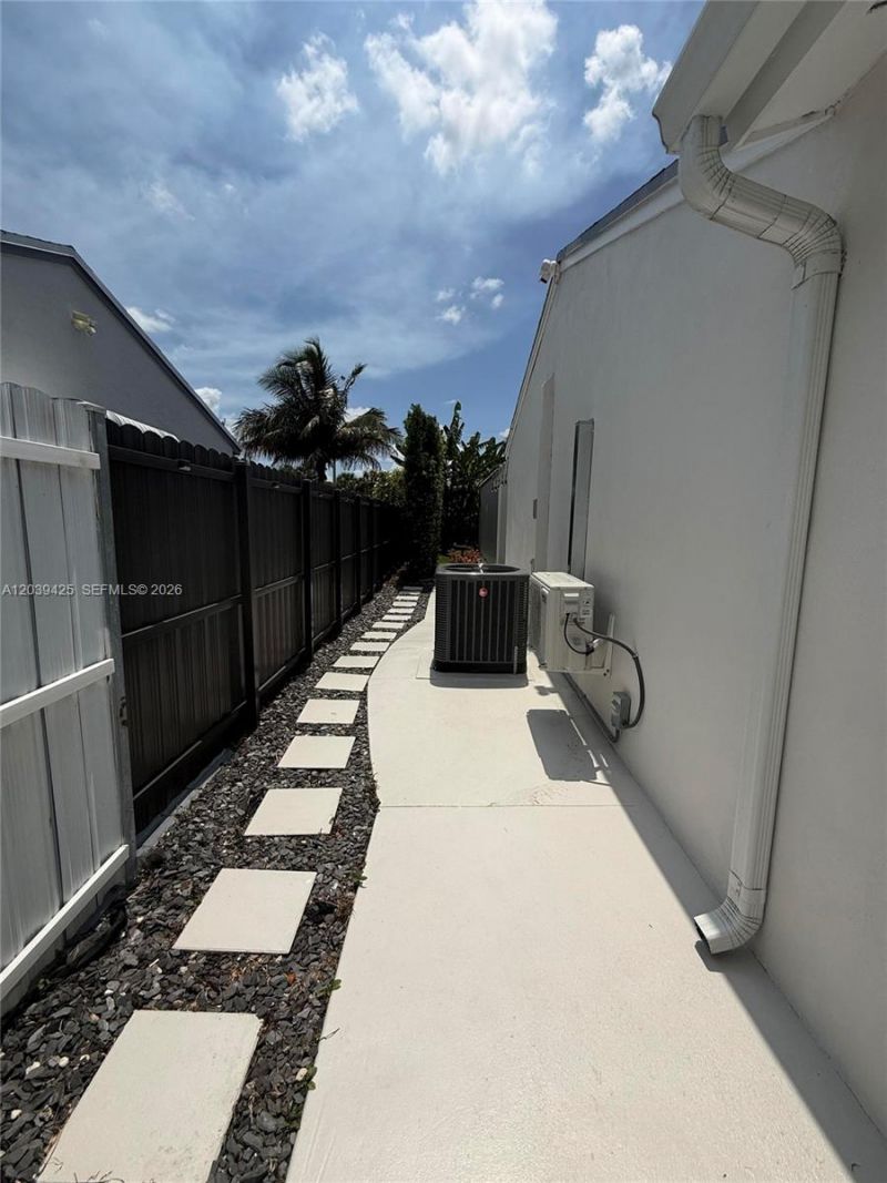 19331 NW 57th Ct, Miami, FL 33015 Photo