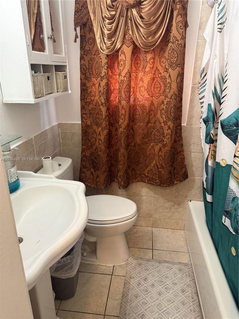 1880 NE 159th St, North Miami Beach, FL 33162 Photo