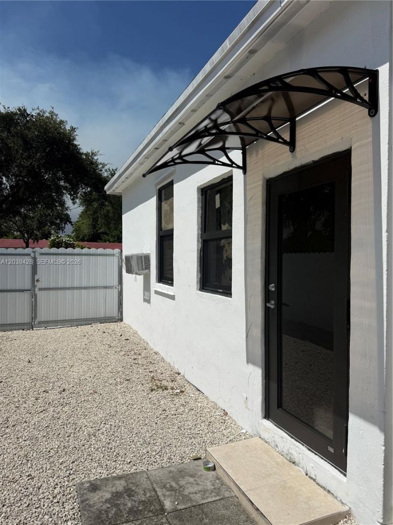 1880 NE 159th St, North Miami Beach, FL 33162 Photo