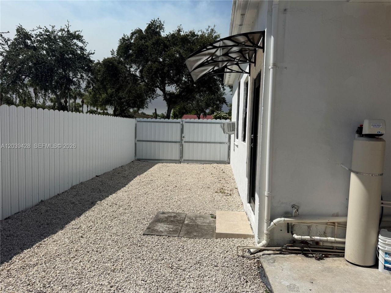 1880 NE 159th St, North Miami Beach, FL 33162 Photo