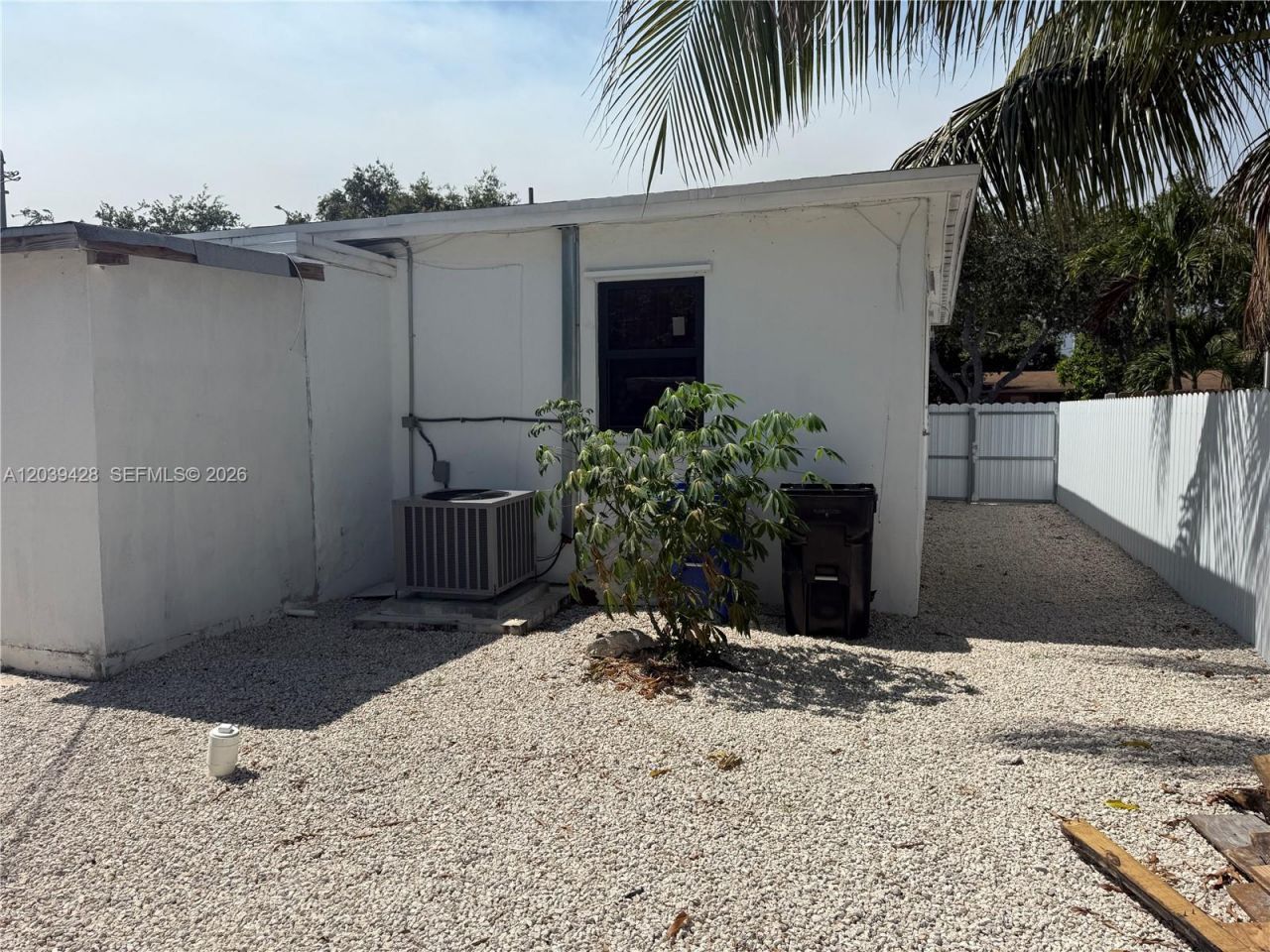 1880 NE 159th St, North Miami Beach, FL 33162 Photo