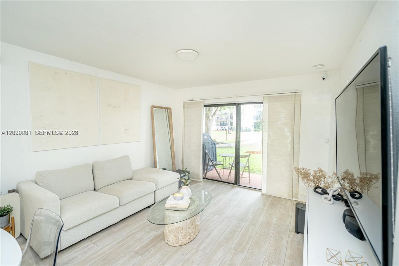 9856 Nob Hill Ln , Unit 9856, Sunrise, FL 33351 Photo