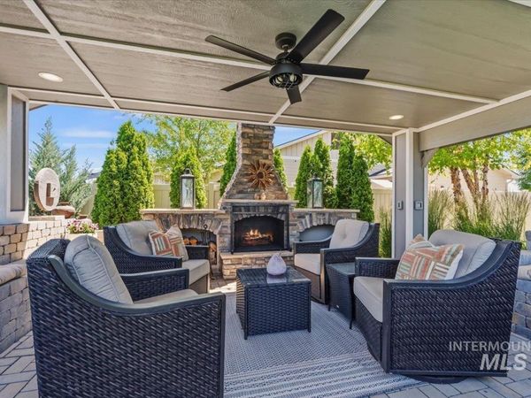 6070 E Canyon Crossing Dr, Nampa, ID 83651