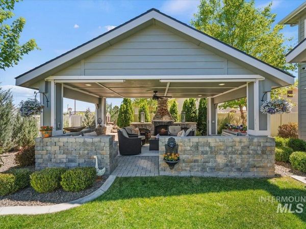 6070 E Canyon Crossing Dr, Nampa, ID 83651