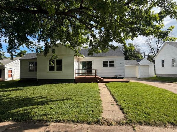 905 5th Street, Sheldon, IA 51201