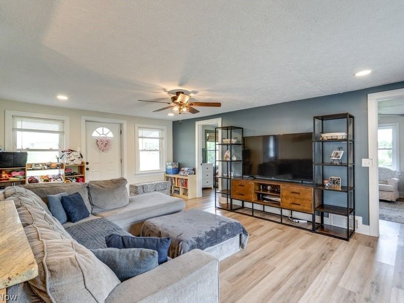 13042 Portage Street, Doylestown, OH 44230 Photo 4