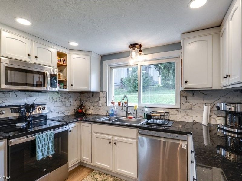 13042 Portage Street, Doylestown, OH 44230 Photo 8