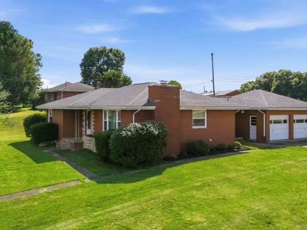 1366 Harris Highway , Parkersburg, WV 26101
