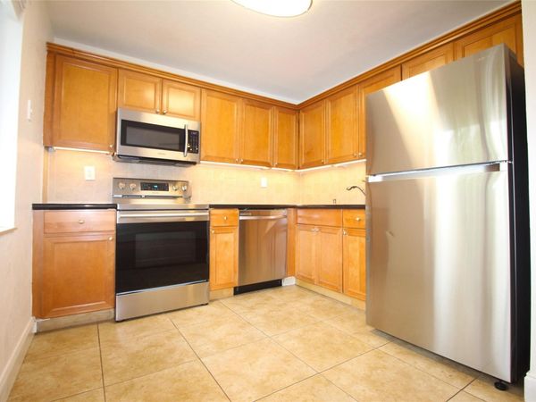 820 NE 28th Street, Unit 2, Wilton Manors, FL 33334