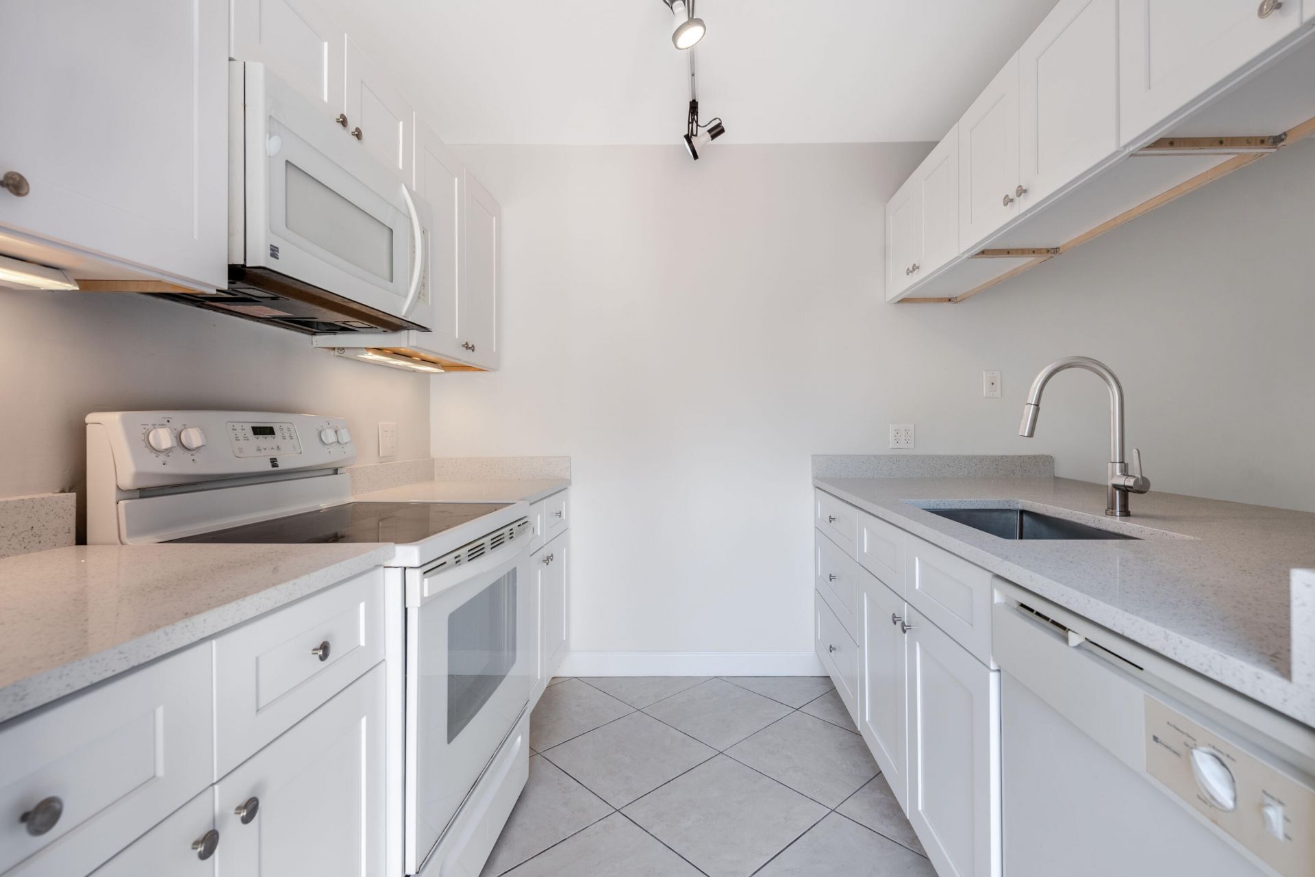 185 Charter Way, West Palm Beach, FL 33407 Photo