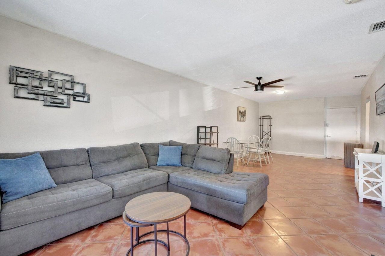 2400 NE 33rd Avenue, Unit 211, Fort Lauderdale, FL 33305 Photo