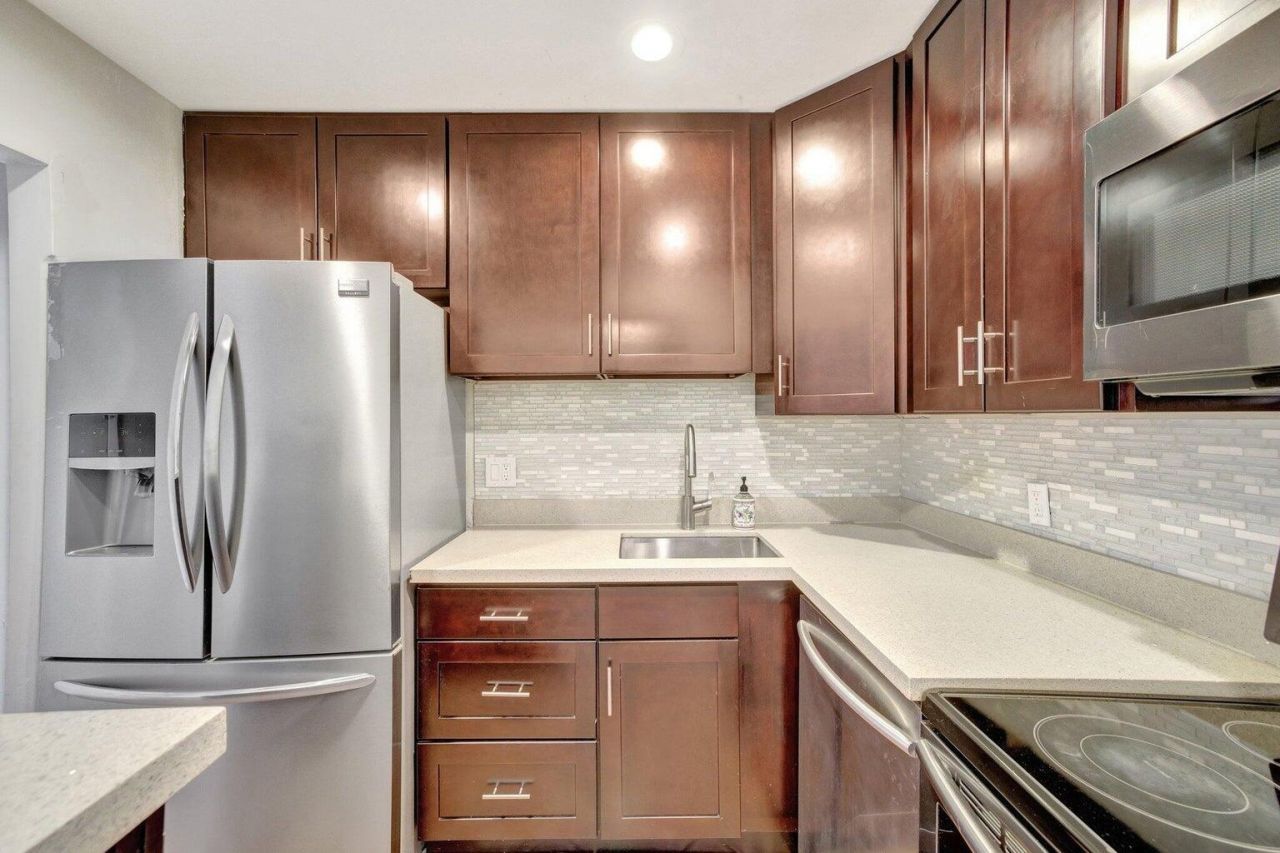 2400 NE 33rd Avenue, Unit 211, Fort Lauderdale, FL 33305 Photo