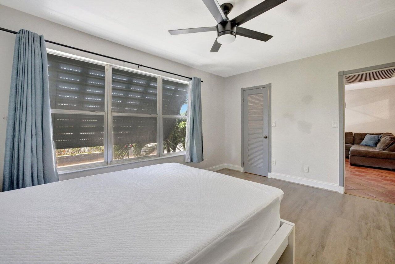 2400 NE 33rd Avenue, Unit 211, Fort Lauderdale, FL 33305 Photo