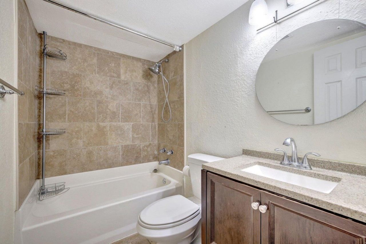 2400 NE 33rd Avenue, Unit 211, Fort Lauderdale, FL 33305 Photo