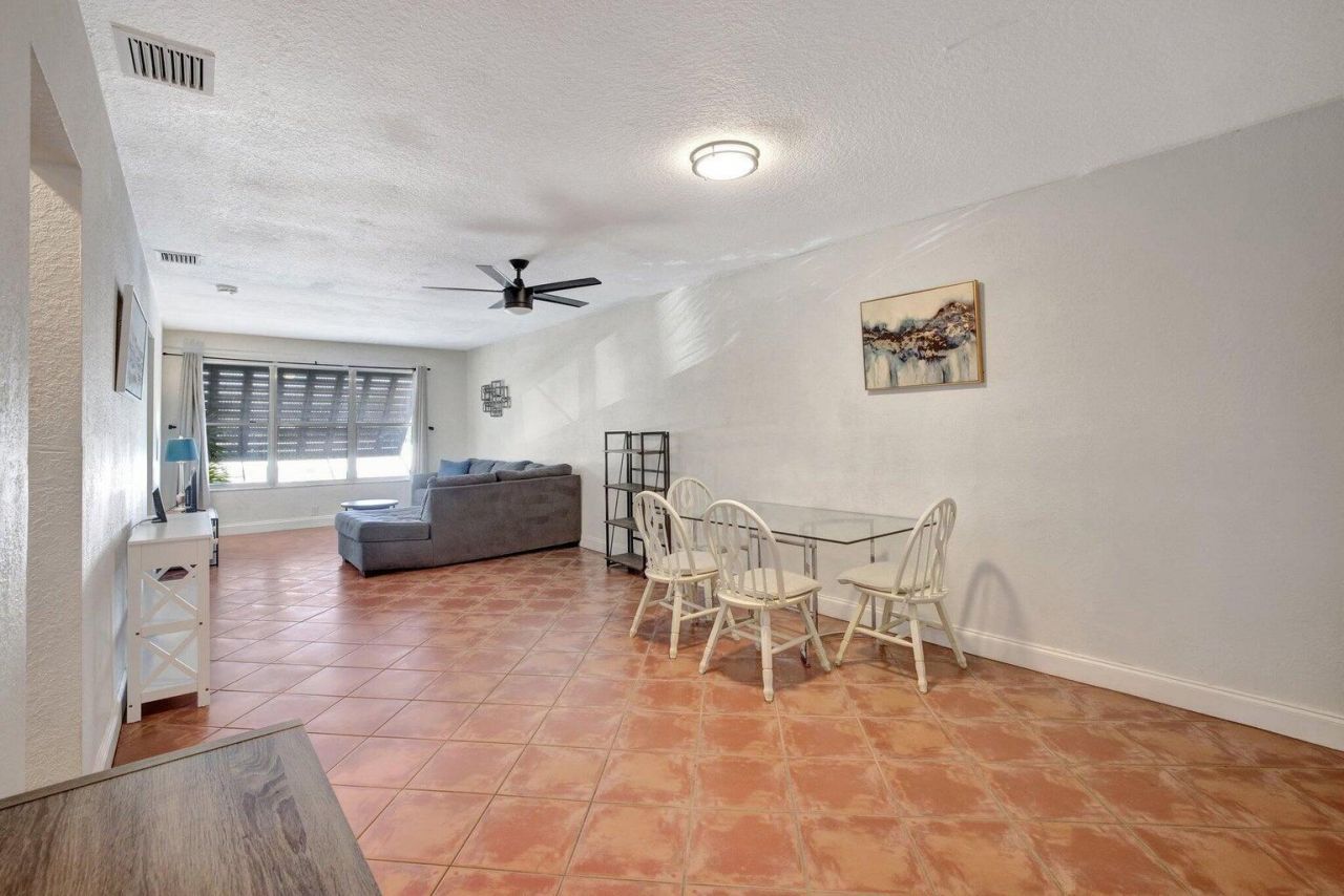 2400 NE 33rd Avenue, Unit 211, Fort Lauderdale, FL 33305 Photo