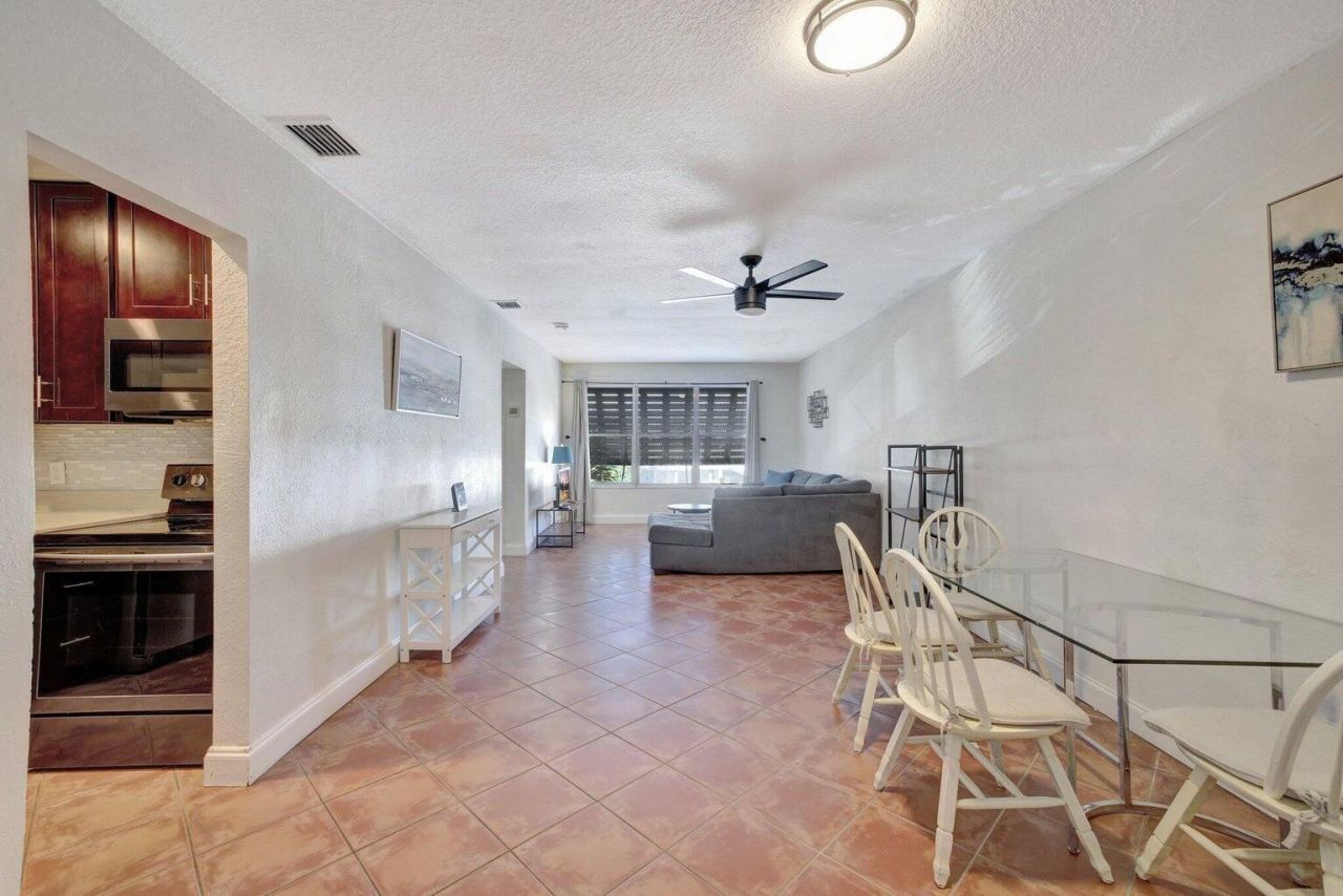 2400 NE 33rd Avenue, Unit 211, Fort Lauderdale, FL 33305 Photo