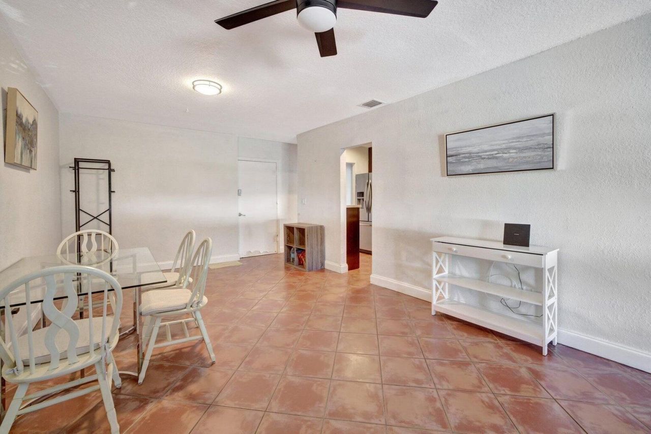 2400 NE 33rd Avenue, Unit 211, Fort Lauderdale, FL 33305 Photo