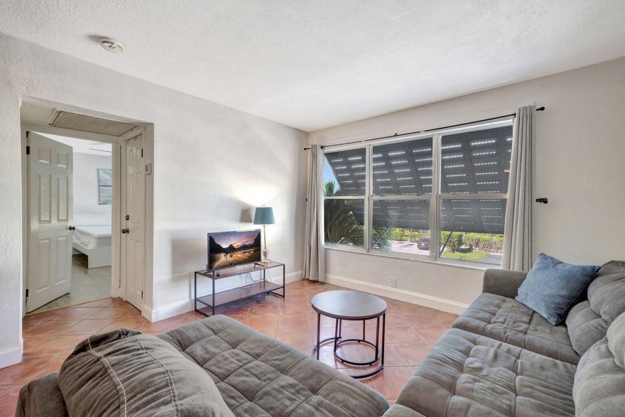 2400 NE 33rd Avenue, Unit 211, Fort Lauderdale, FL 33305 Photo