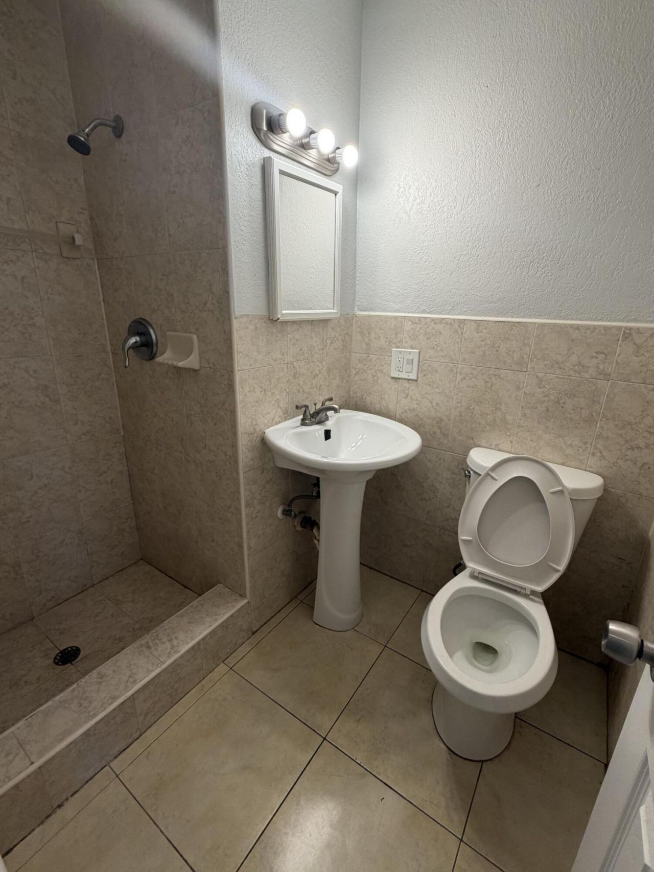 1643 NE 3rd Avenue, Delray Beach, FL 33444 Photo