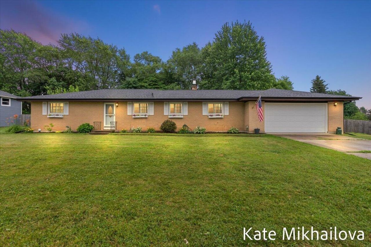 1249 Chalmers Drive, Battle Creek, MI 49015 Main Photo