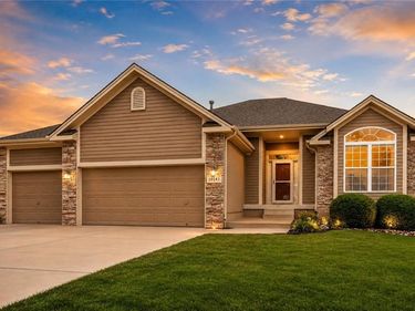 10141 N Lane Drive, Kansas City, MO 64157