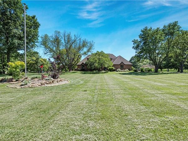 5801 W 180th Street, Stilwell, KS 66085