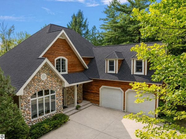 407 Twin Pines Drive N, Lake Leelanau, MI 49653