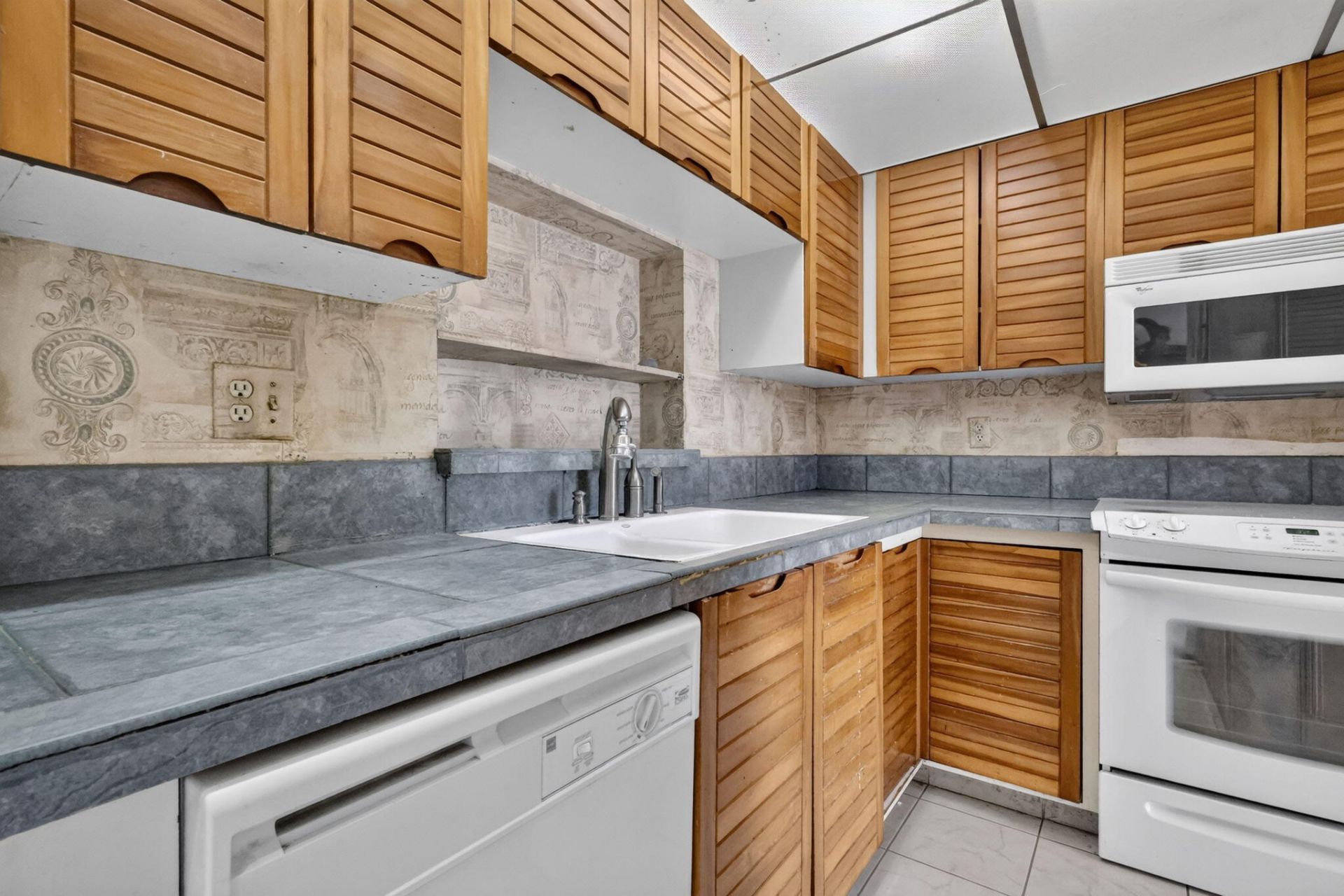 5884 Morningstar Circle, Unit 406, Delray Beach, FL 33484 Photo