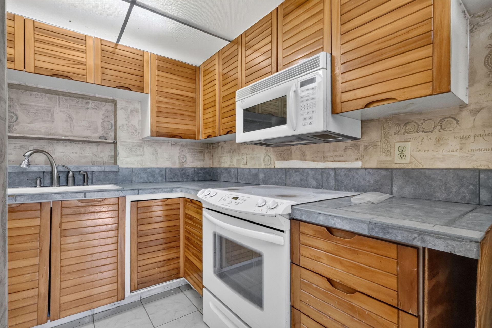 5884 Morningstar Circle, Unit 406, Delray Beach, FL 33484 Photo
