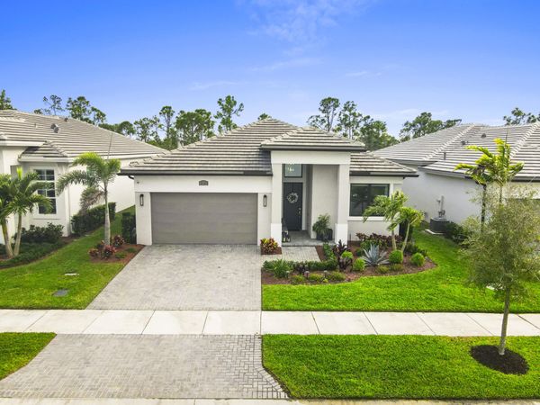 2133 SE Mosaic Boulevard, Port St. Lucie, FL 34984