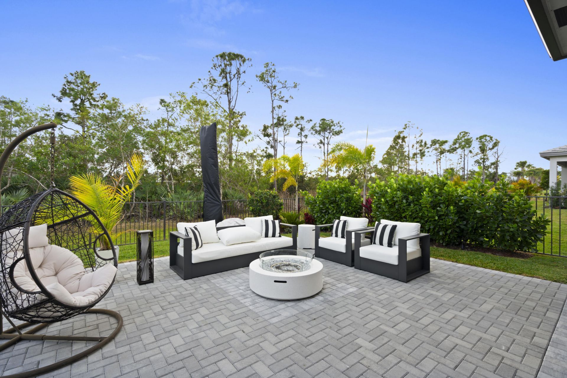 2133 SE Mosaic Boulevard, Port Saint Lucie, FL 34984 Photo