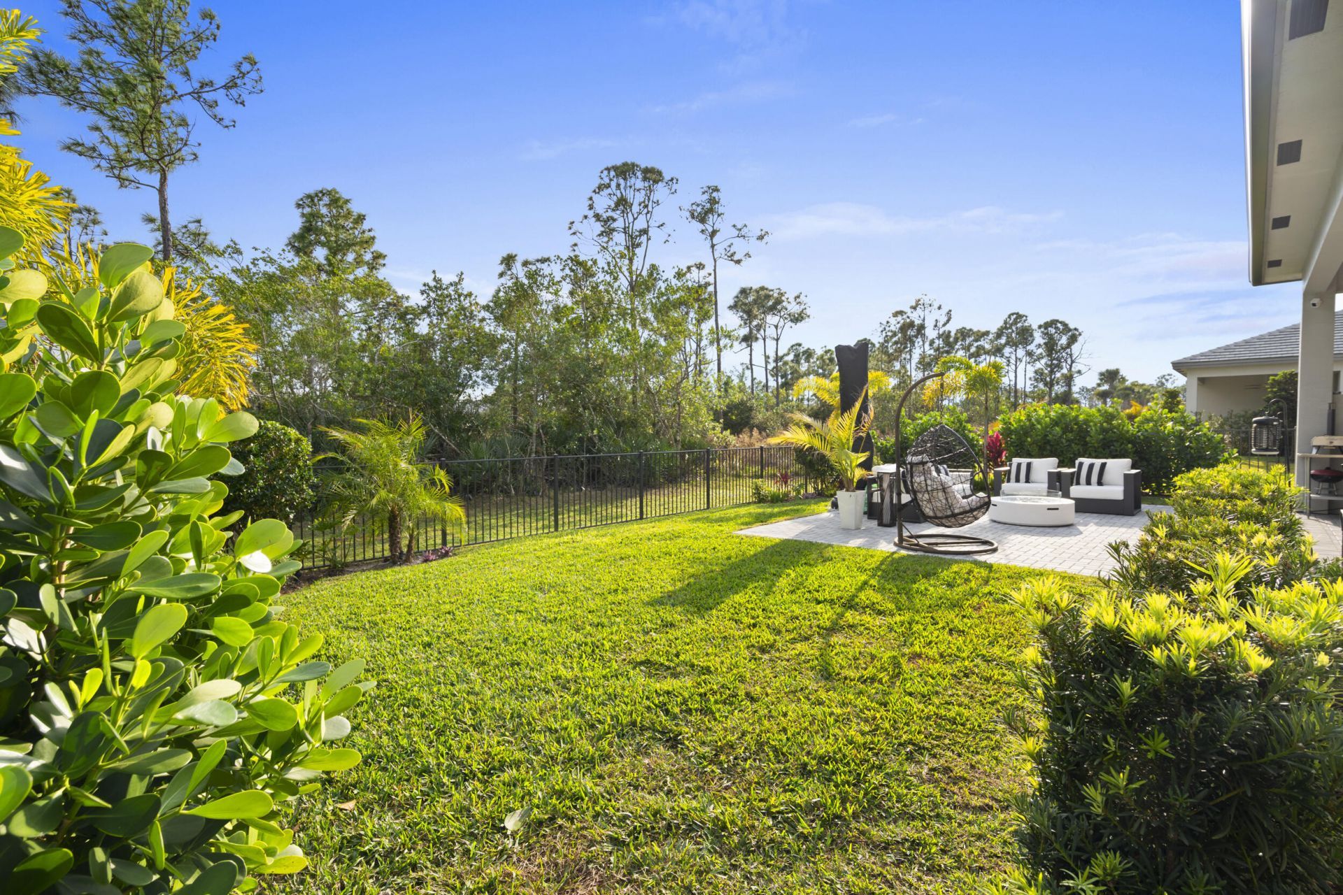2133 SE Mosaic Boulevard, Port Saint Lucie, FL 34984 Photo