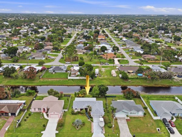 383 SE Whitmore Drive, Port St. Lucie, FL 34984