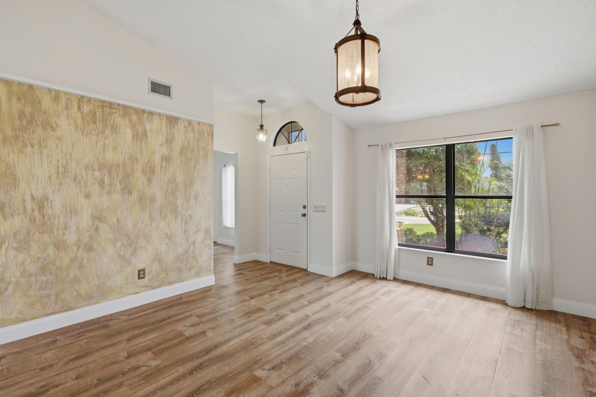 383 SE Whitmore Drive, Port Saint Lucie, FL 34984 Photo