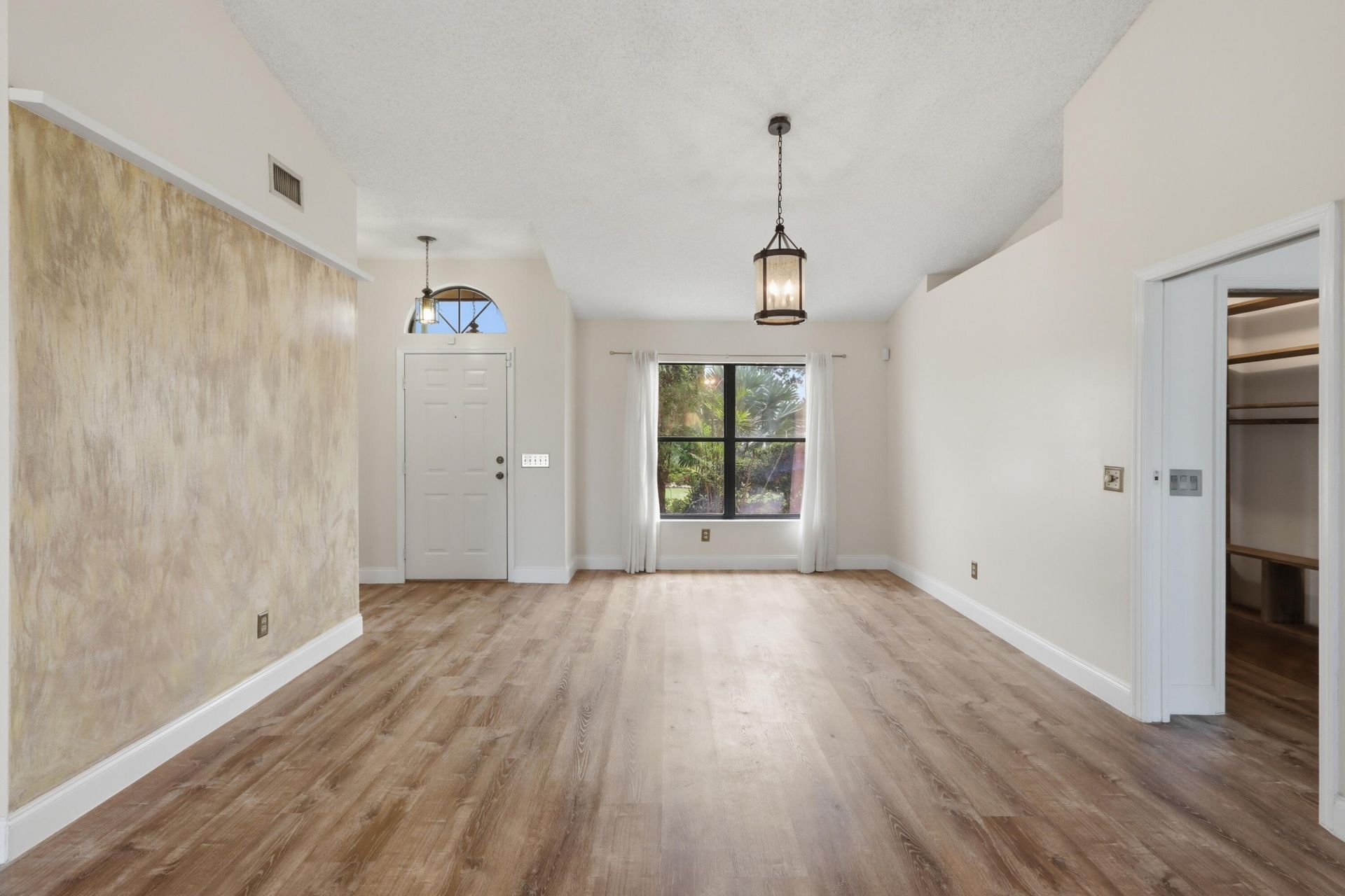 383 SE Whitmore Drive, Port Saint Lucie, FL 34984 Photo