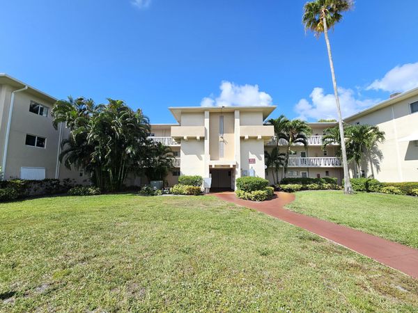 2562 Garden Drive N, Unit 202, Lake Worth Beach, FL 33461